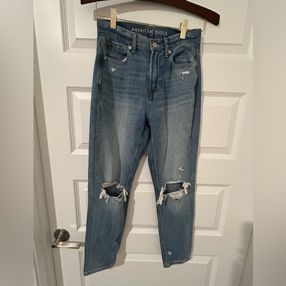 American Eagle SHORT Ripped Mom Jeans Blue Size 00 Short - Picture 1 of 9